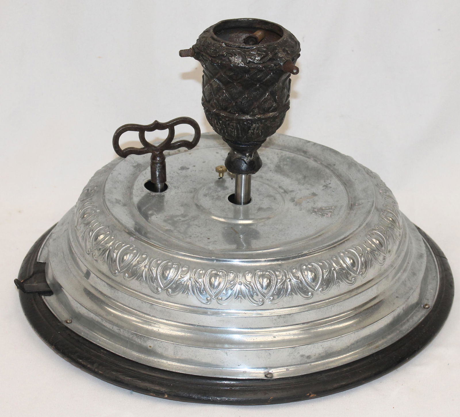 J.C. Eckardt musical rotating Christmas tree stand - 14" diam x 9" tall (1 of 4)