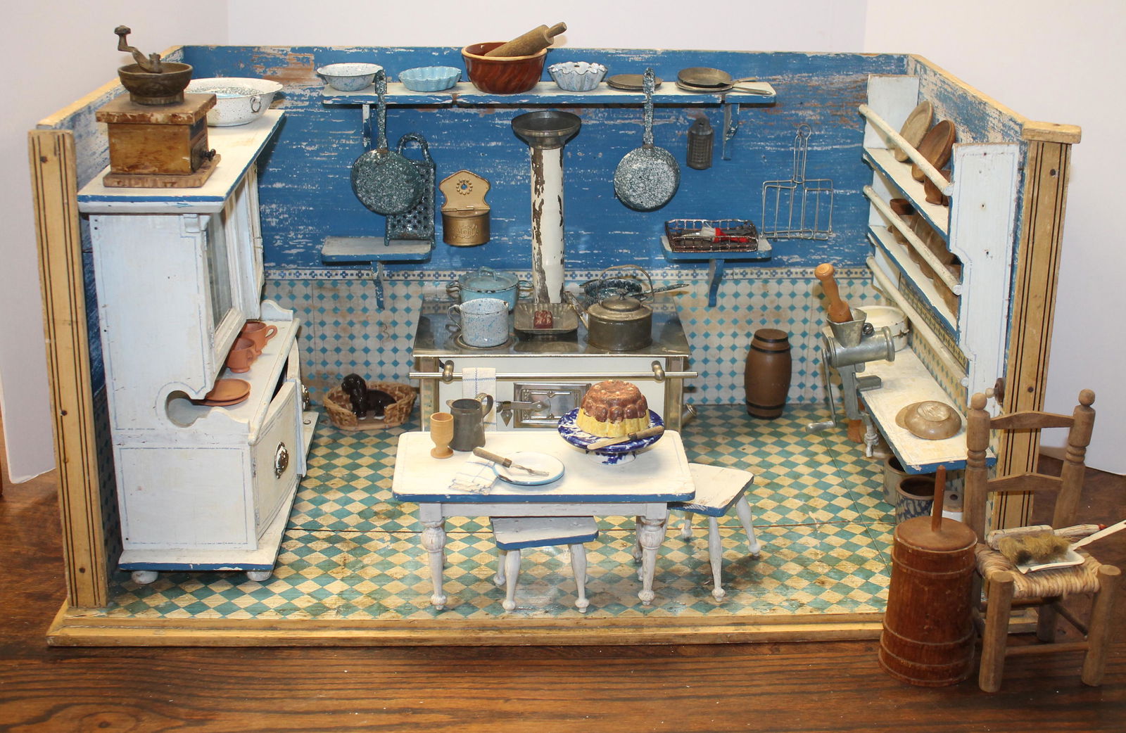 Wonderful large size 19thC German toy kitchen filled with vintage & antique accessories plus more (1 of 16)