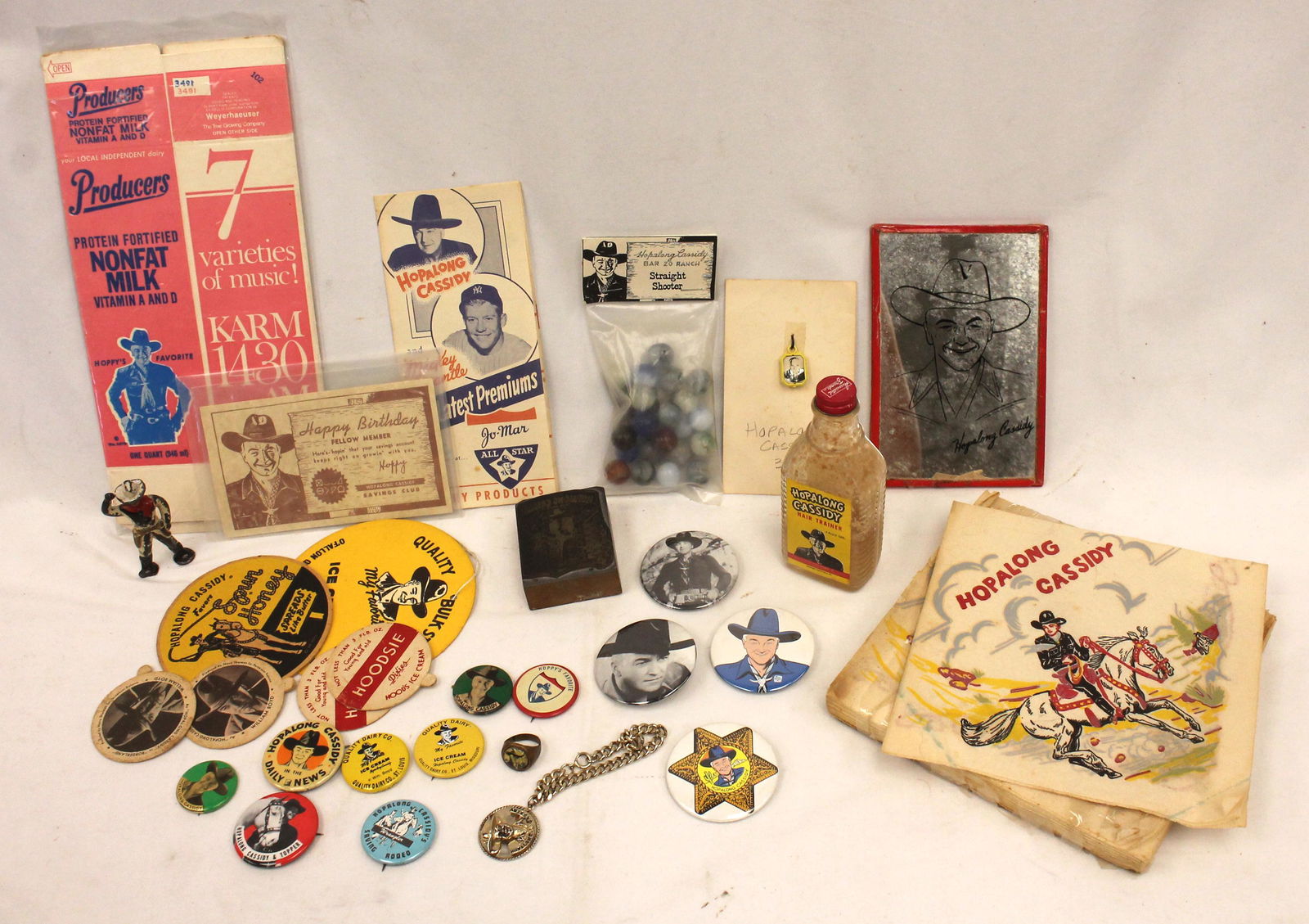Vintage Hopalong Cassidy lot incl napkins, milk carton, Mickey Mantle/Hopalong Cassidy flyer, orig: Vintage Hopalong Cassidy lot incl napkins, milk carton, Mickey Mantle/Hopalong Cassidy flyer, orig packaged marbles, pendant, hair trainer glass bottle & a Hoppy stamp