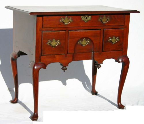 Excellent period QA Boston, MA ca 1740-1760 mahog: Excellent period QA Boston, MA ca 1740-1760 mahog lowboy in completely orig structural cond