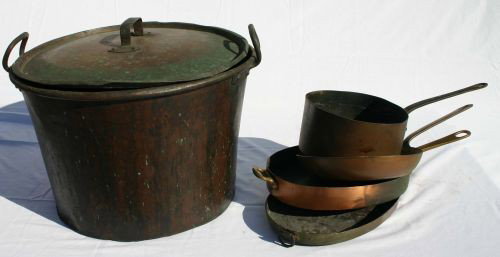 Good lot of approx 7 19thC copper items incl large: Good lot of approx 7 19thC copper items incl large boiler w lid & asstd pots & pans w brass handles