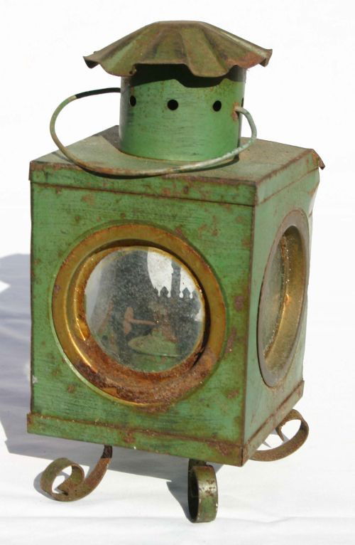 antique tin oil lantern in old green paint - 9" ta: antique tin oil lantern in old green paint - 9" tall