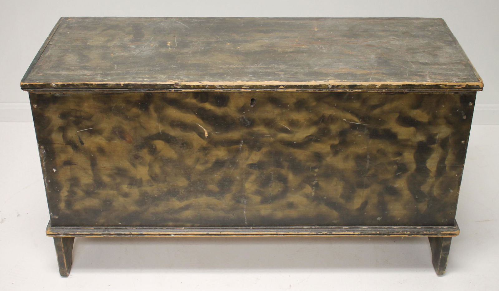 Antique smoke paint decorated blanket chest on bootjack feet - 21 1/4" tall x 38 1/4" wide x 15 1/4" (1 of 8)