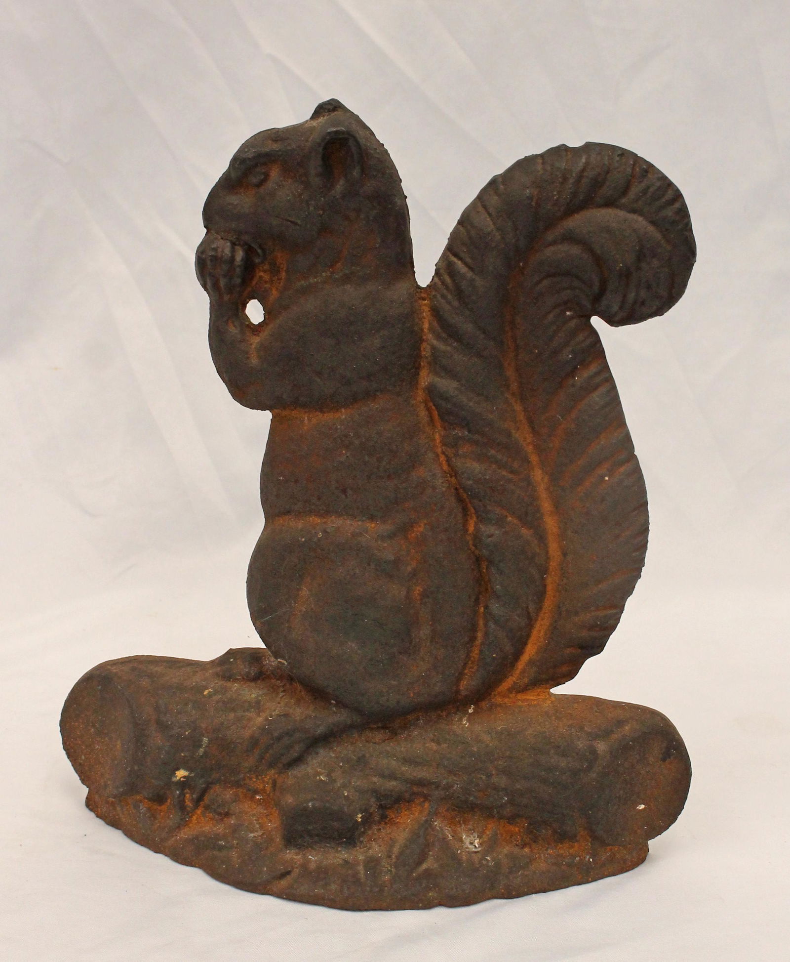 Antique cast iron squirrel w nut doorstop - 11" tall (1 of 4)