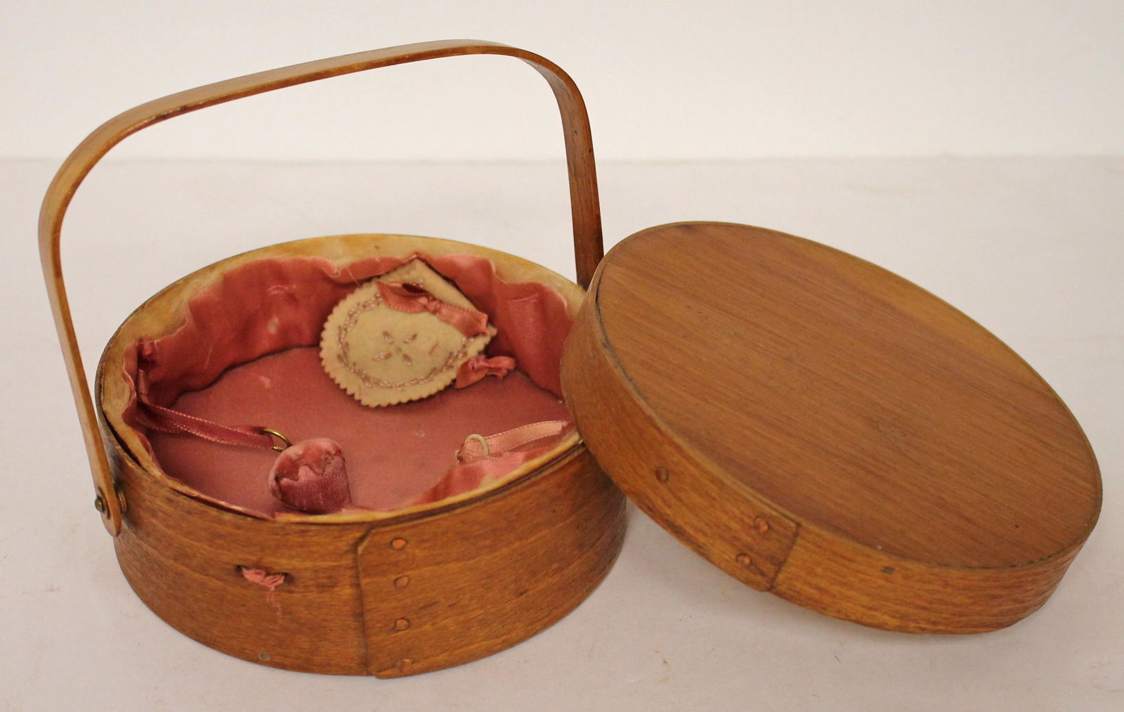 Shaker round swing handled sewing box w lid, lining & contents - 5 C861/4" diam x 2 3/4" tall (1 of 6)