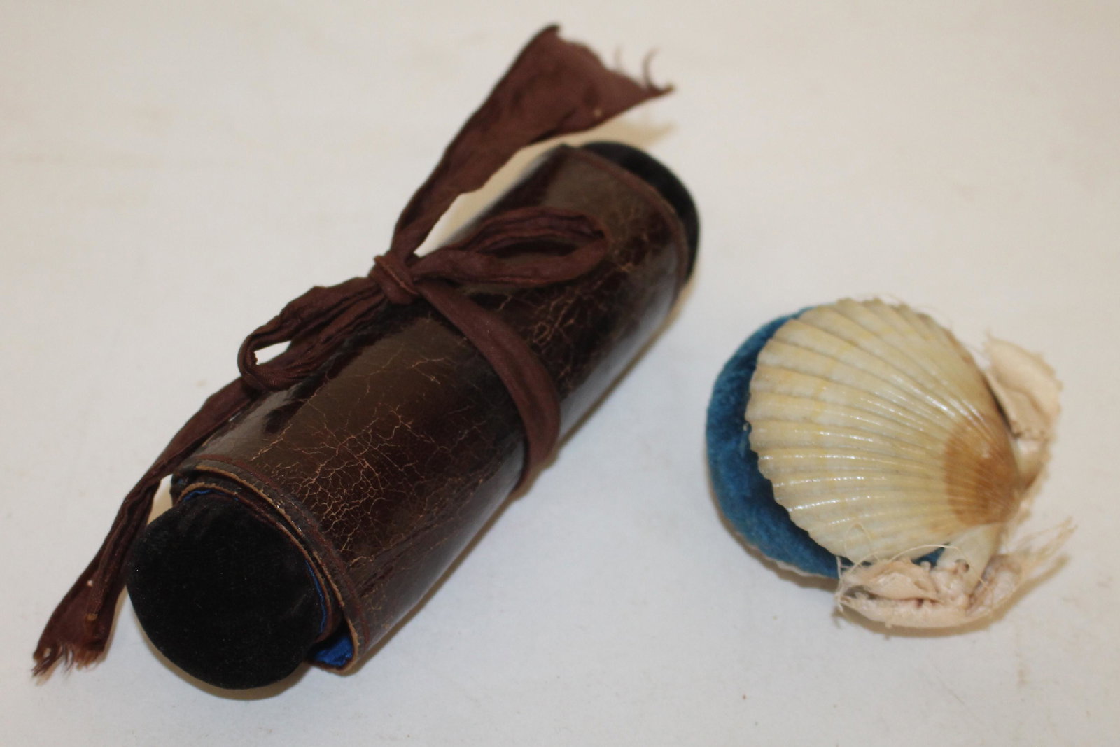Shaker sewing lot incl 2" shell form pin cushion & leather bound rolled case w needles & pin cushion (1 of 7)