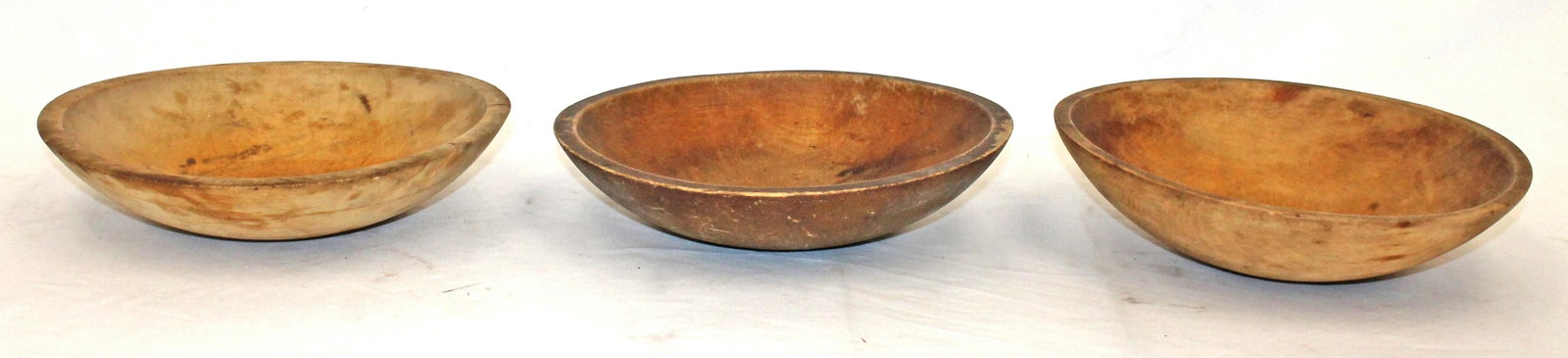 Lot of 3 round wooden bowls - all slightly out of round - 9 1/4"x9", 9"x8 14" & 9"x8 1/4": Lot of 3 round wooden bowls - all slightly out of round - 9 1/4"x9", 9"x8 14" & 9"x8 1/4"