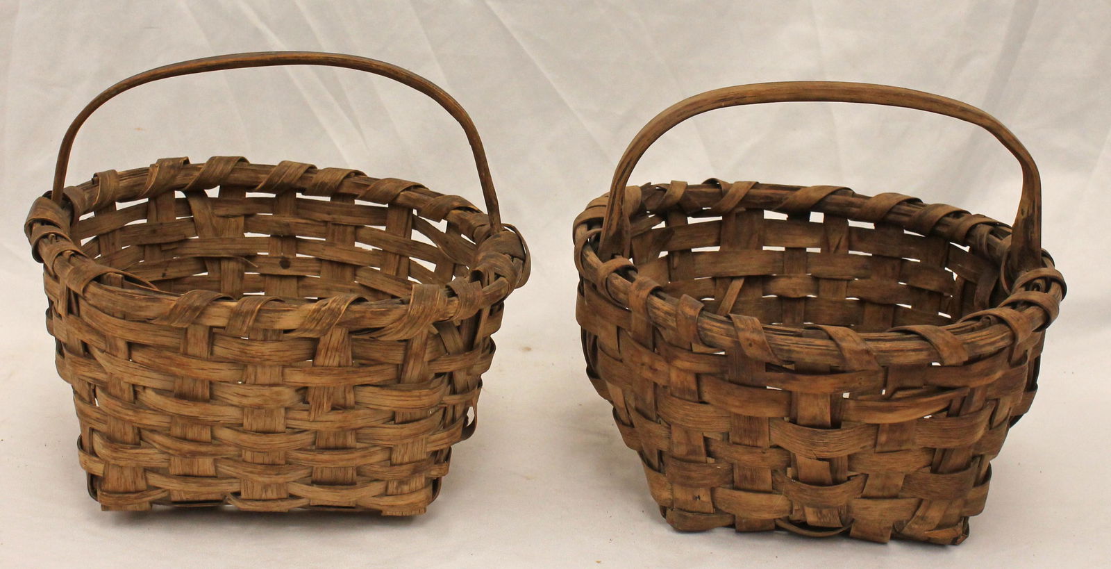 Lot of 2 fixed handled splint baskets - almost a pair! - 7" tall x 8 1/4" wide (1 of 7)