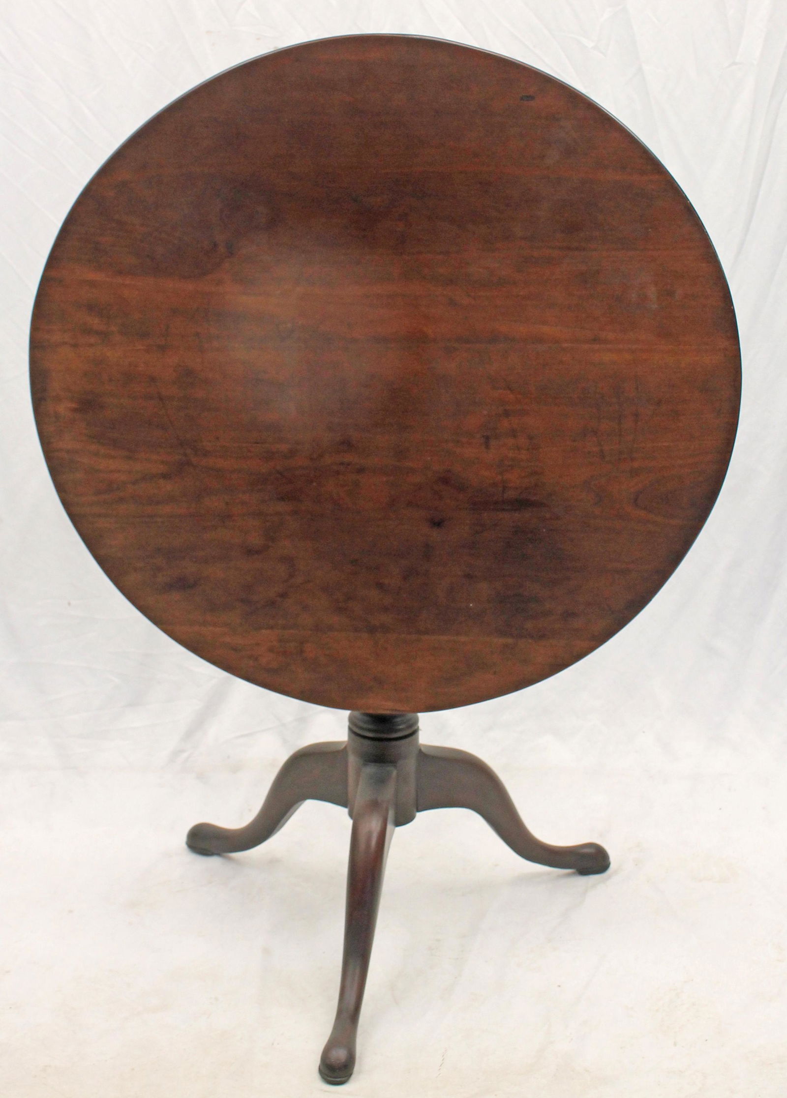 Antique cherry round tilt top table on pad feet - 32" diam top x 28" tall (1 of 5)