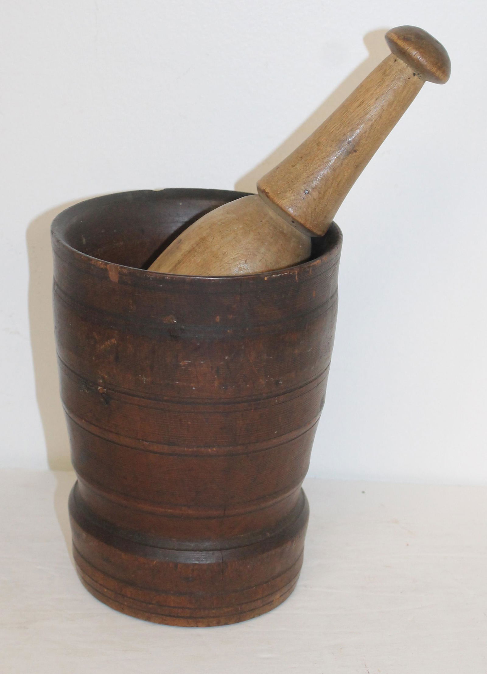 Wooden mortar & pestle - 7 1/4" tall mortar 9 1/2" long pestle: Wooden mortar & pestle - 7 1/4" tall mortar 9 1/2" long pestle