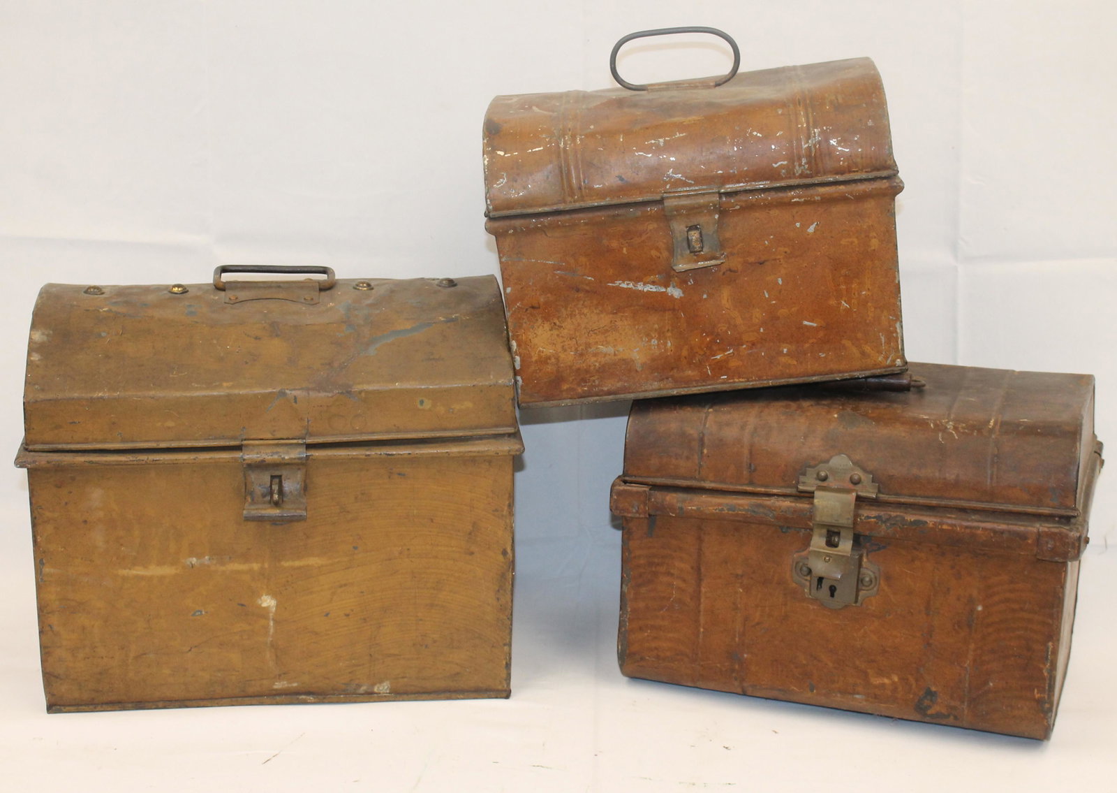 Lot of 3 dome top metal suitcases: Lot of 3 dome top metal suitcases