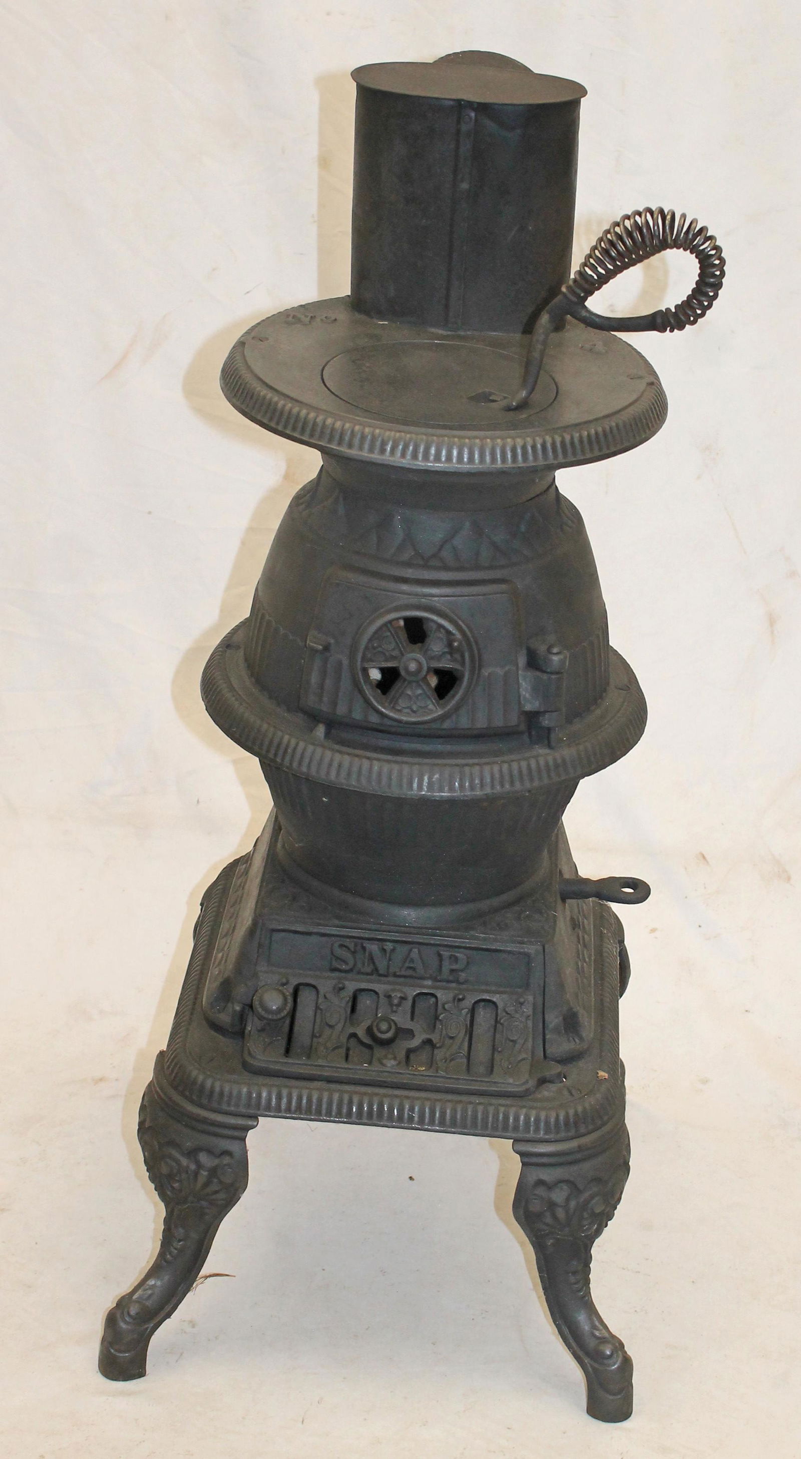 Small cast iron caboose stove - 33" tall (1 of 6)