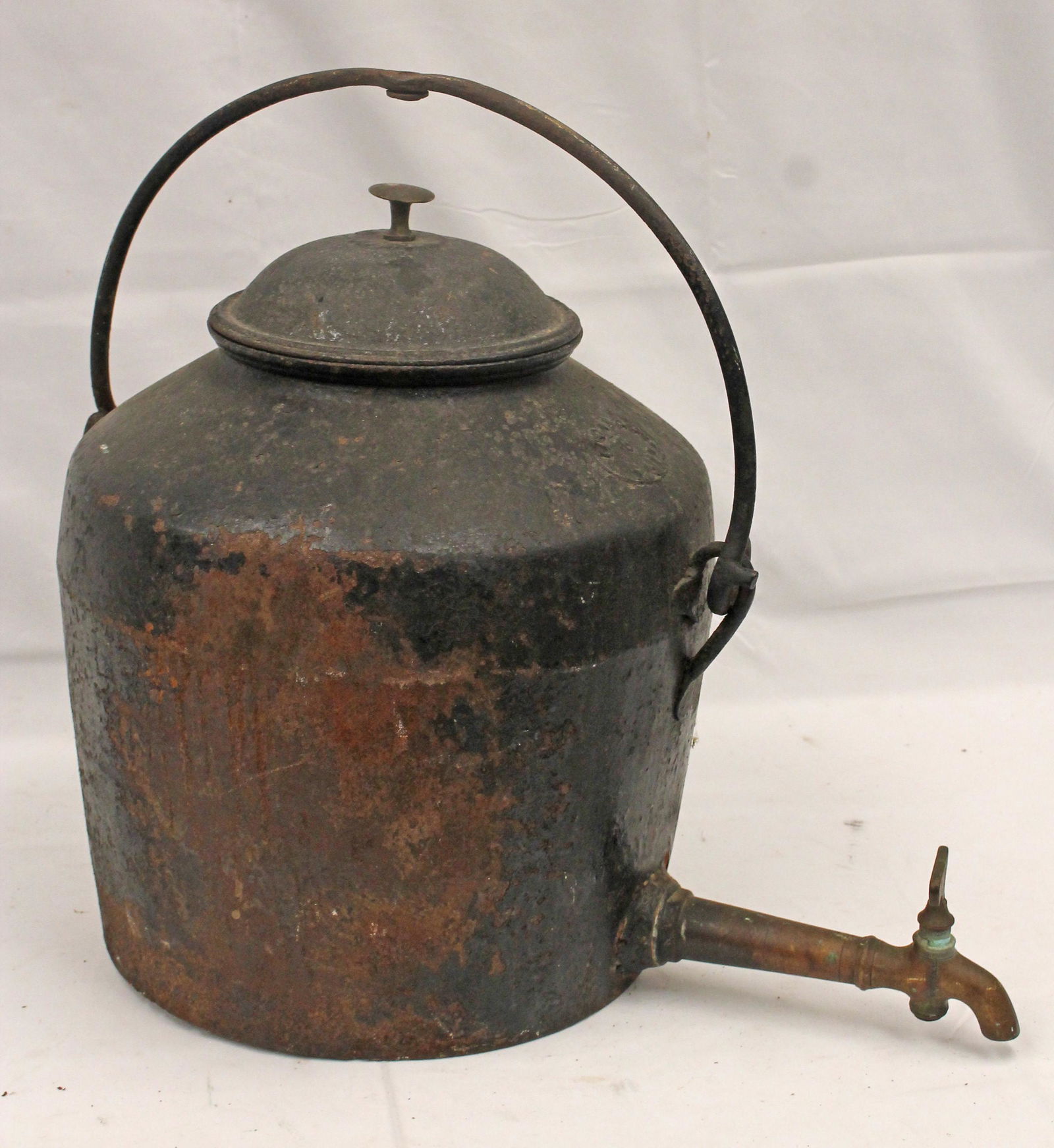 Large antique cast iron tavern kettle (1 of 5)