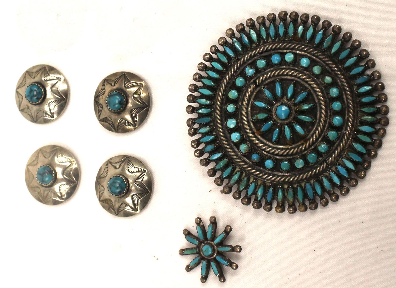 Lot of 4 pieces of Mexican silver & turquoise jewelry incl 2" diam pin plus 4 button covers (4 (1 of 3)