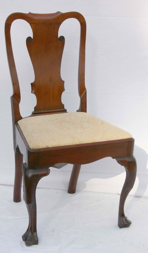 Fine period QA ca 1770's Philadelphia mahog side c: Fine period QA ca 1770's Philadelphia mahog side chair w scrolled splat & beautifully carved trifid feet - 38" tall