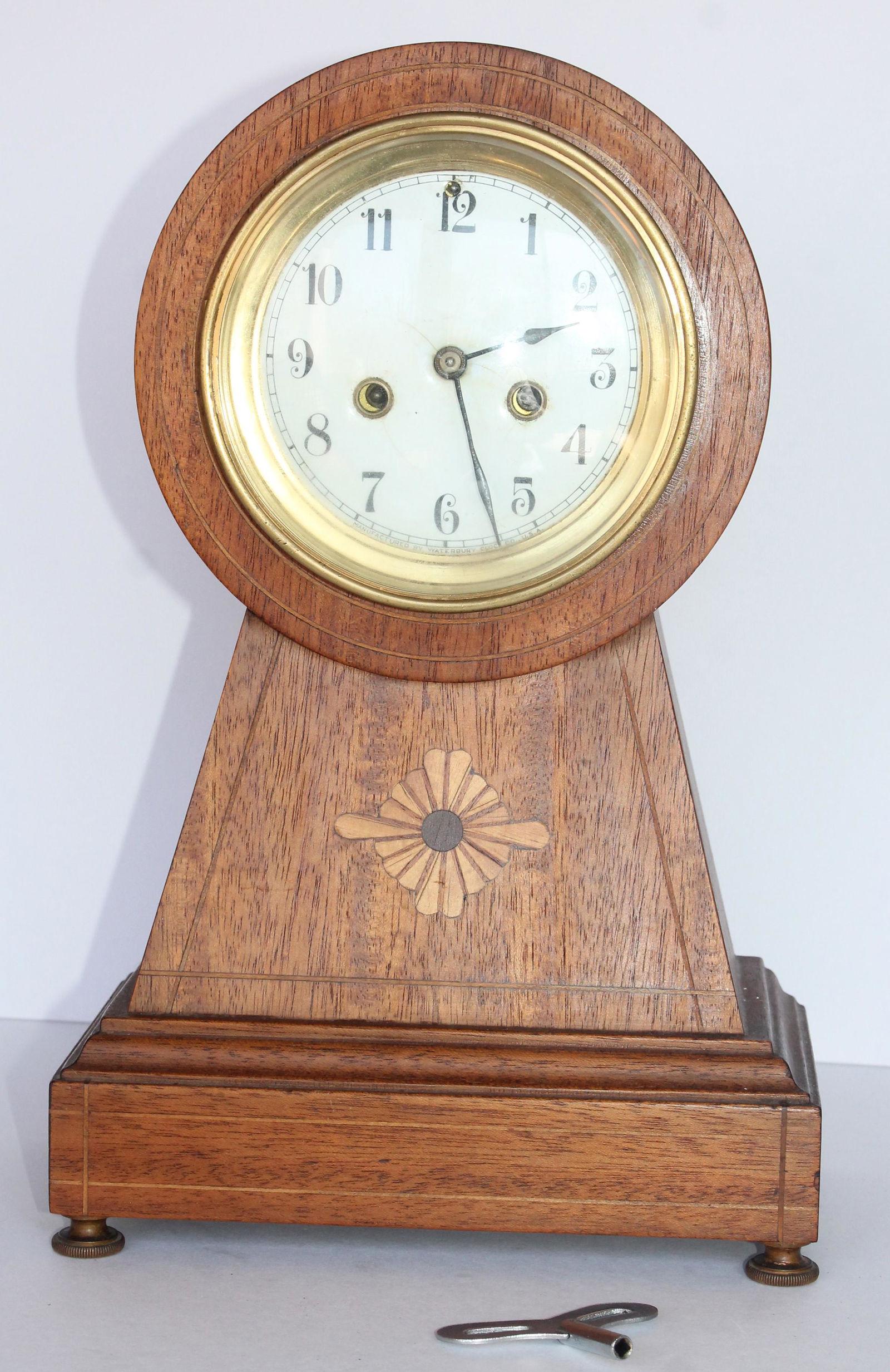 Waterbury Oak mantle clock w inlaid decoration on front - 14 1/2" tall (1 of 4)