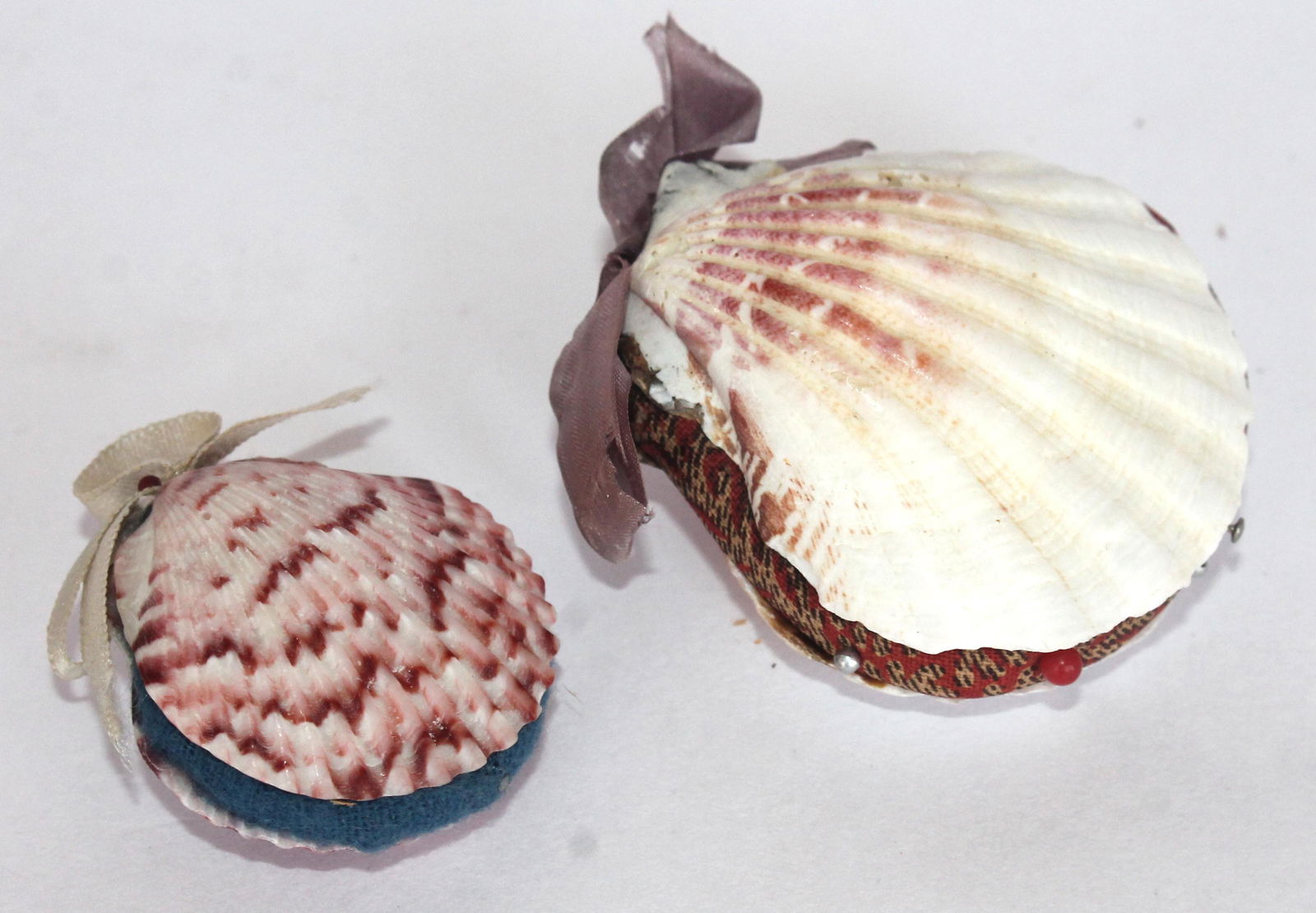 Lot of 2 shell form sewing pin cushions - 1 1/2" & 2" (1 of 4)