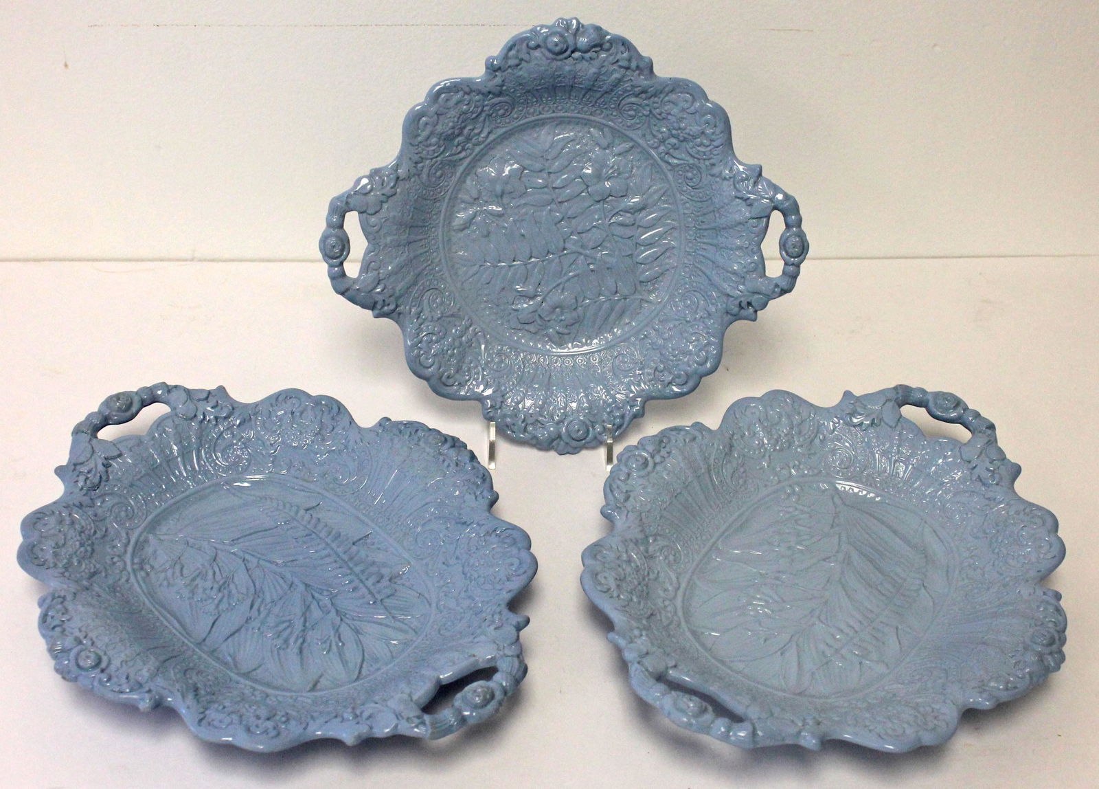 Lot of 3 pcs of early 19thC handled blue plates - possibly Wedgwood) - 10 1/4" - 11 1/2" (1 of 7)