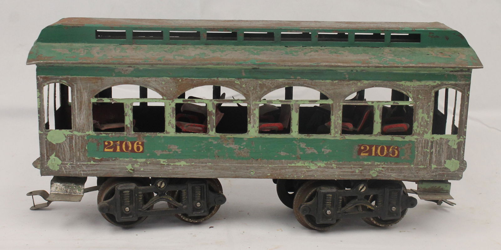 Voltamp #2106 pullman car - 12" long: Voltamp #2106 pullman car - 12" long