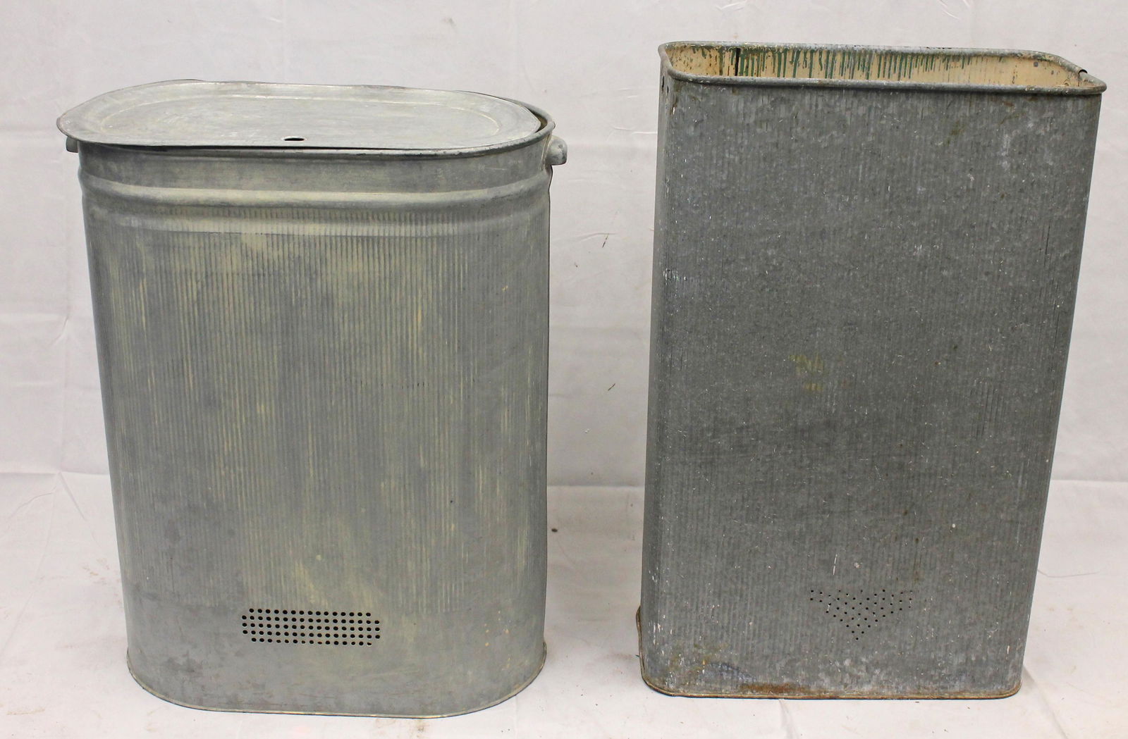 Lot of 2 galvanized metal ribbed containers - 1 w vented bottom - 1 w lid - Matthew Mead collection: Lot of 2 galvanized metal ribbed containers - 1 w vented bottom - 1 w lid - Matthew Mead collection - 27" tall & 30" tall