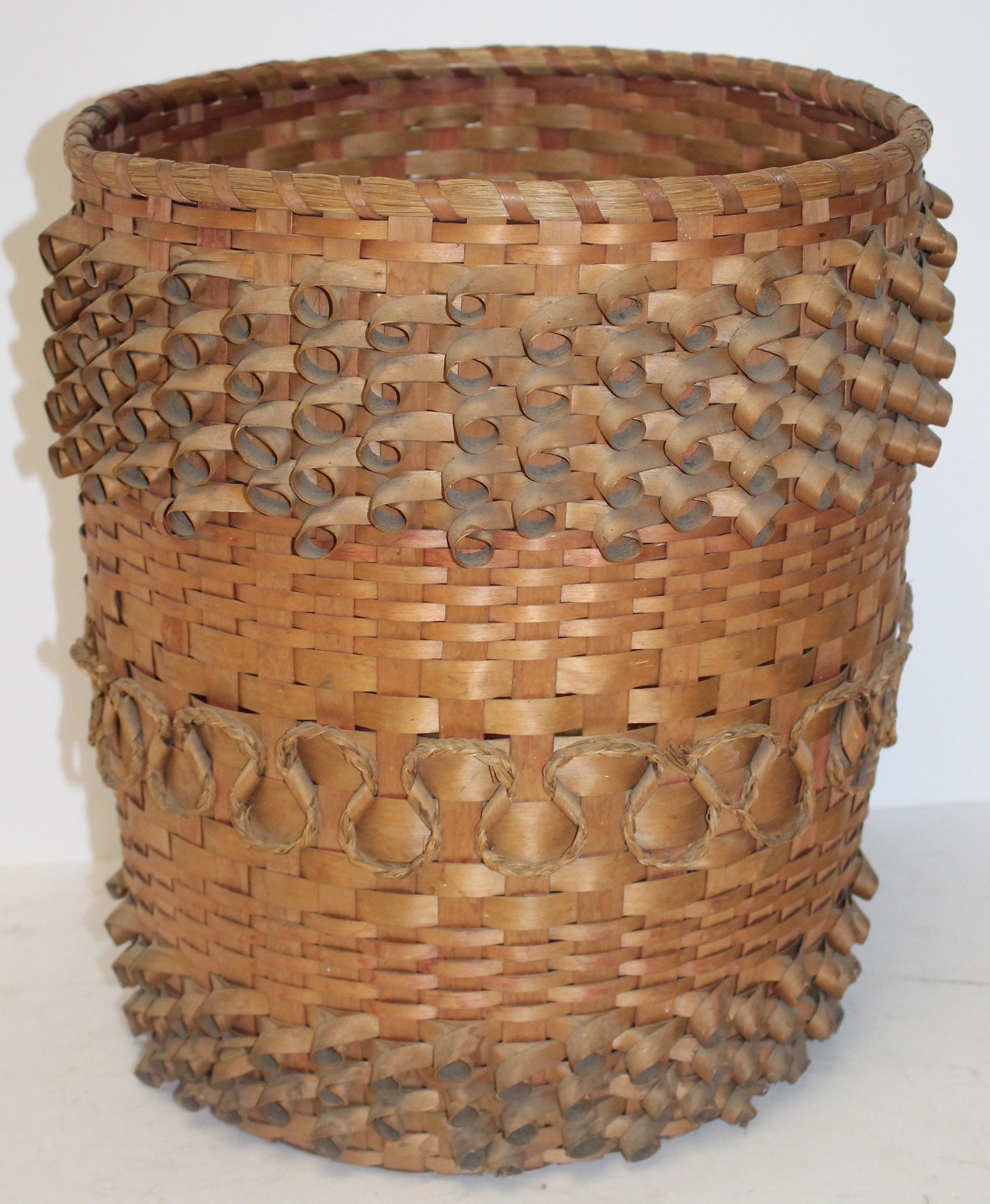 large Western Abenaki trash or hamper trade basket, from northern Vermont of adjacent Canada, early: large Western Abenaki trash or hamper trade basket, from northern Vermont of adjacent Canada, early 1900s - 15" tall x 12 1/2" diam