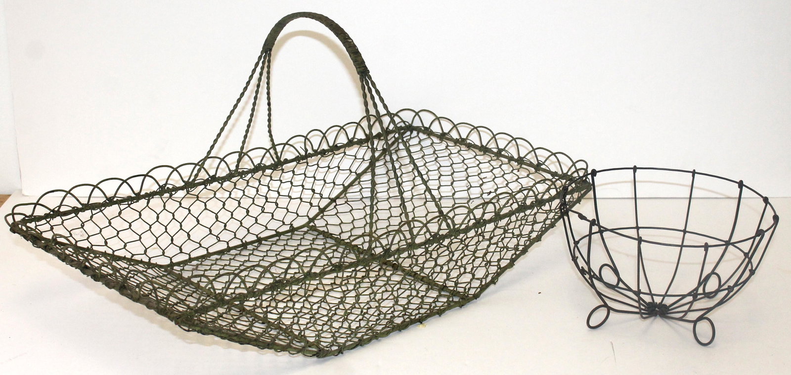 lot of 2 wire baskets in green & black paint - 12" tall x 22"x12" & 5" tall x 8 1/4" diam: lot of 2 wire baskets in green & black paint - 12" tall x 22"x12" & 5" tall x 8 1/4" diam