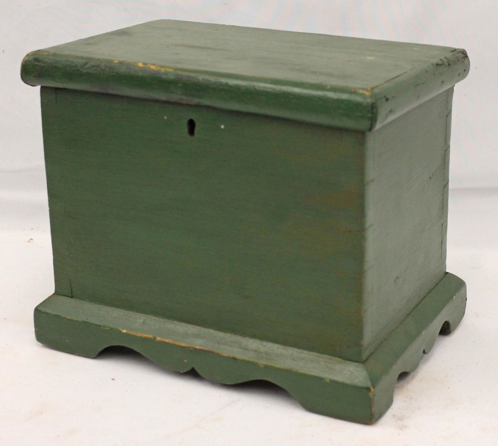 Small carved wooden & painted box in later green - 8 1/2" tall x 9 1/2" wide x 6" deep: Small carved wooden & painted box in later green - 8 1/2" tall x 9 1/2" wide x 6" deep