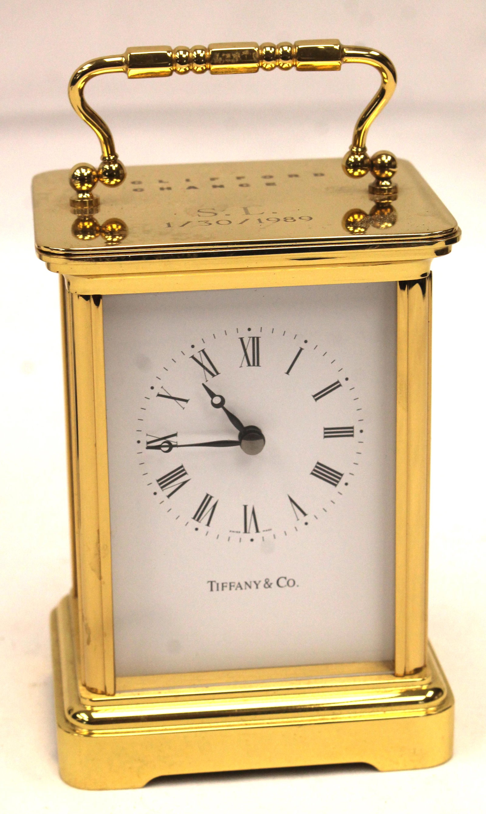 Tiffany brass carriage clock with prsentation inscription on top "Clifford Chance S.L. 1/30/1989" -: Tiffany brass carriage clock with prsentation inscription on top "Clifford Chance S.L. 1/30/1989" - 4 1/2" tall