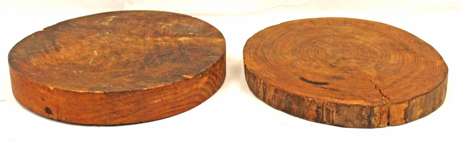 Lot of 2 heavy sawn tree trunk cutting boards - approx 14 1/2" & 16" diam - Matthew Mead collection: Lot of 2 heavy sawn tree trunk cutting boards - approx 14 1/2" & 16" diam - Matthew Mead collection