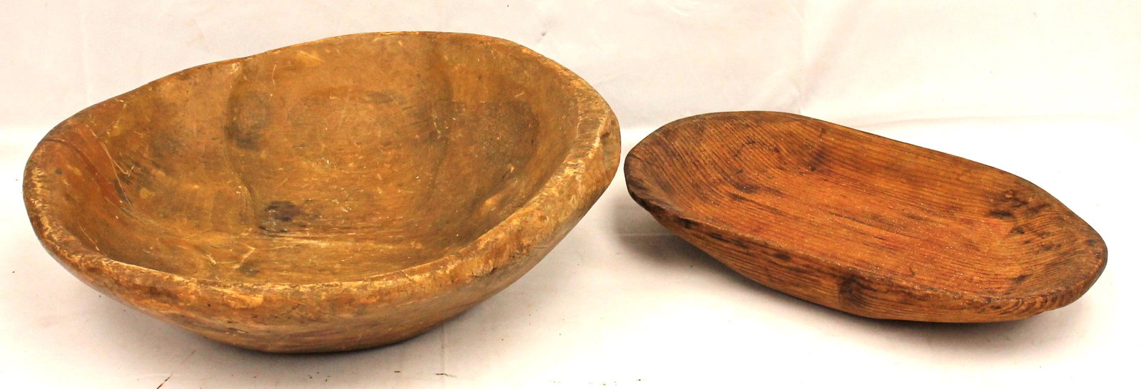 Lot of 2 primitive carved wooden bowl & trencher - 17"x17 1/2" & 15 1/2" x 9 1/2" - Matthew Mead: Lot of 2 primitive carved wooden bowl & trencher - 17"x17 1/2" & 15 1/2" x 9 1/2" - Matthew Mead collection