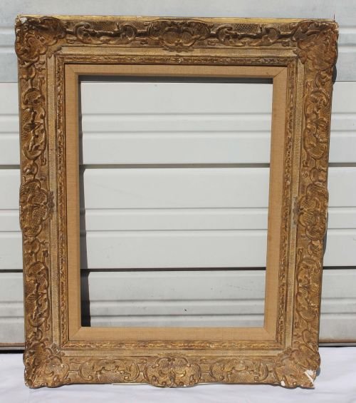 fine antique Newcomb Macklin carved pitcure frame : fine antique Newcomb Macklin carved pitcure frame - overall size 27 1/2"x 251/2" - interior 18 1/2" x 20 1/4"