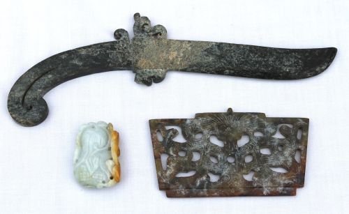 3 pcs Chinese jade incl 8" knife, 4" screen & 1 1/: 3 pcs Chinese jade incl 8" knife, 4" screen & 1 1/2" figural pendant