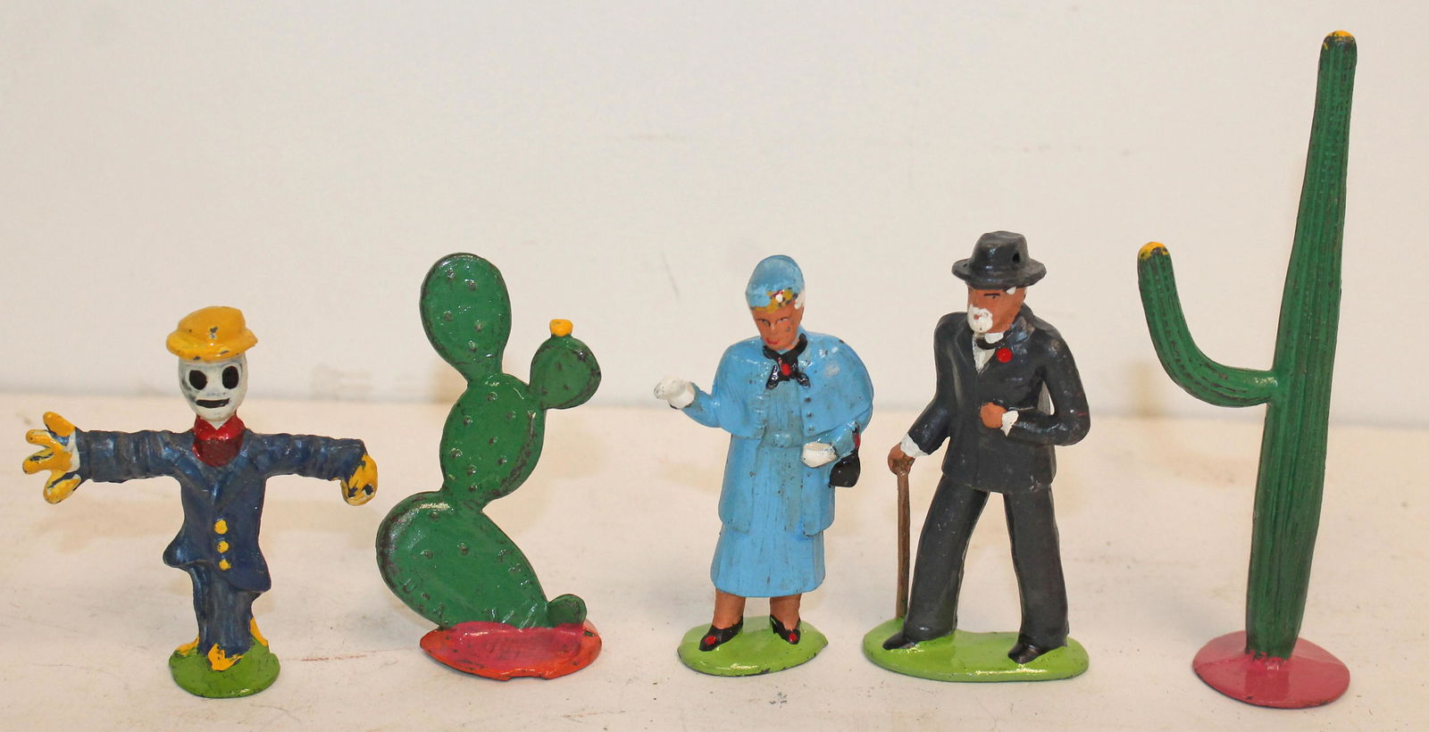 Set of 5 Manoil/Barclay lead figures incl scarecrow, man, woman, & 2 cactus - 2 3/4" tall - 4 1/2" (1 of 4)