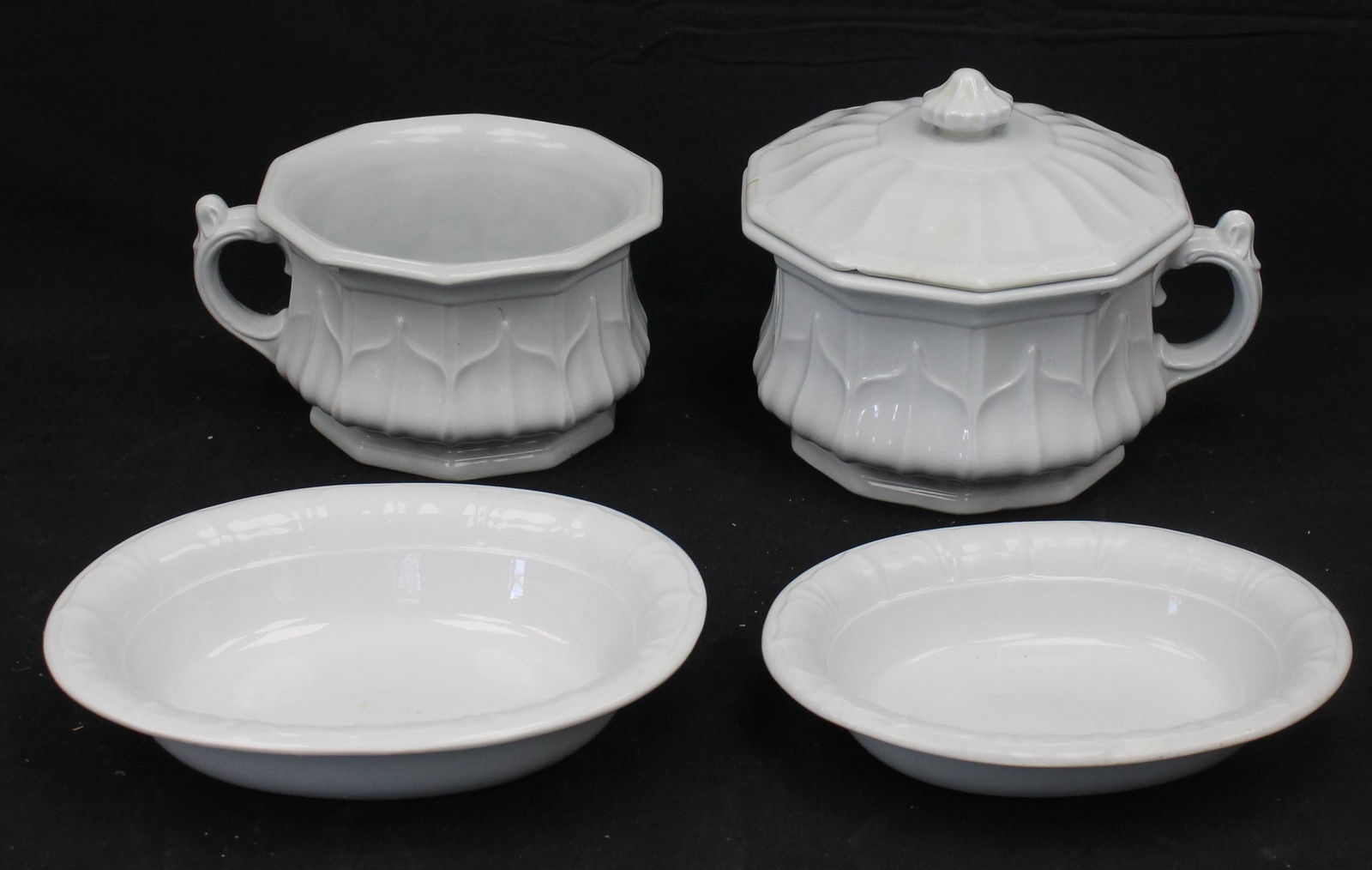 Lot of 4 pieces of ironstone incl 2 chamber pots & 2 oval open vegetable dishes (1 of 9)