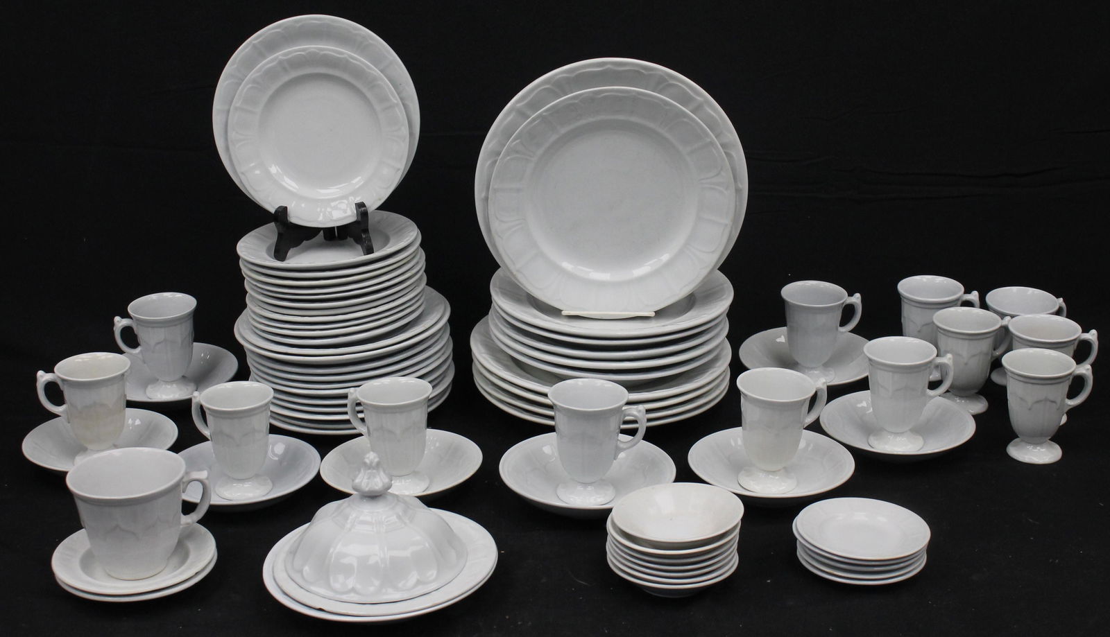 Large lot of ironstone incl 4 different size plates, tea cups & saucers - all in same pattern - (1 of 16)