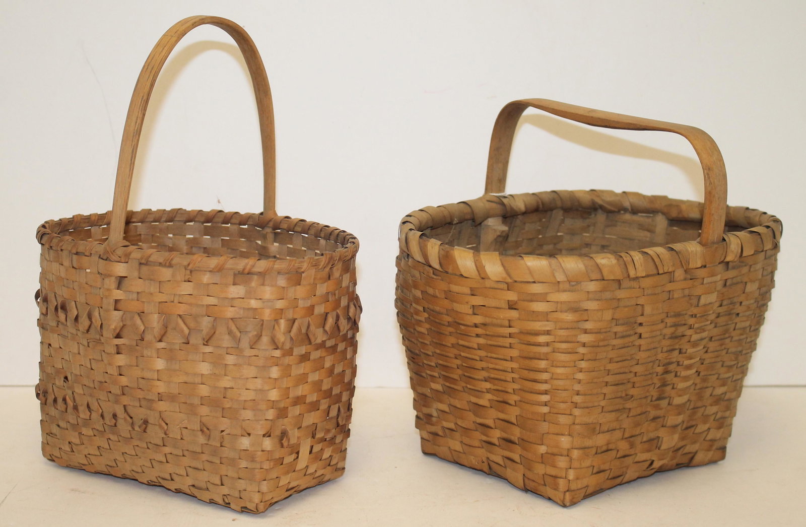 Lot of 2 oval fixed handled baskets - 8 1/4" & 10 1/4": Lot of 2 oval fixed handled baskets - 8 1/4" & 10 1/4"