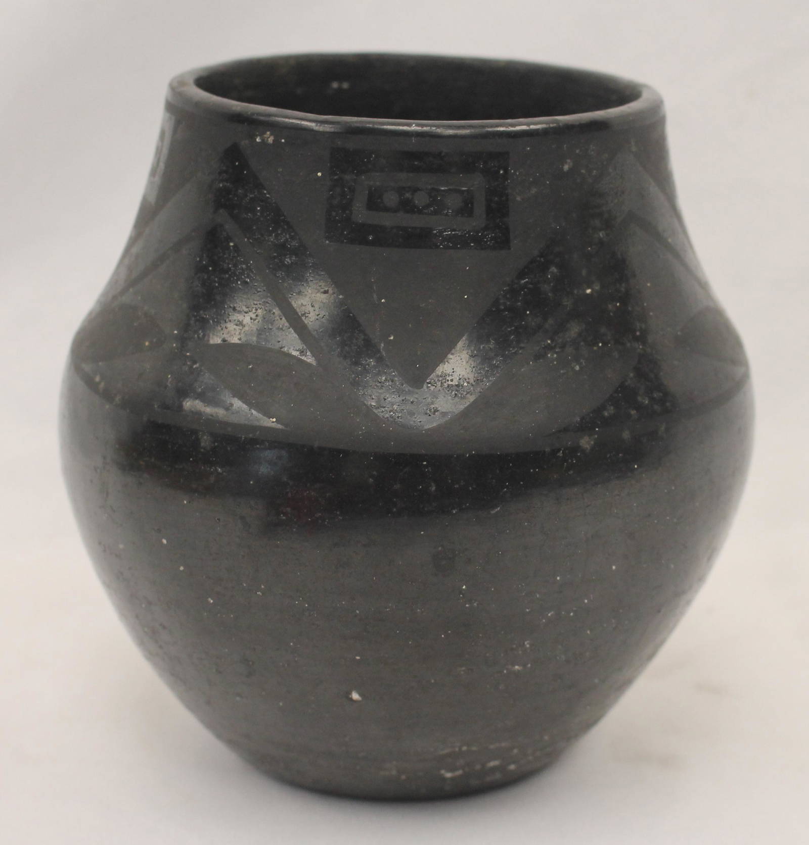 Mid West Native American Black Pottery Bowl 5 1/2" Tall Auction