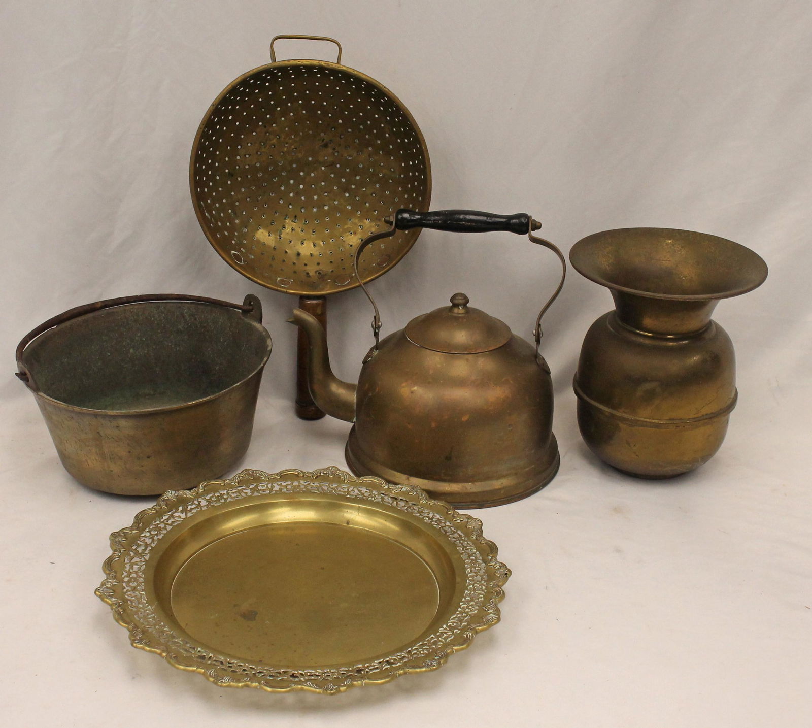 Lot of brass items incl kettle, pot, strainer, spittoon & 14" platter (1 of 6)