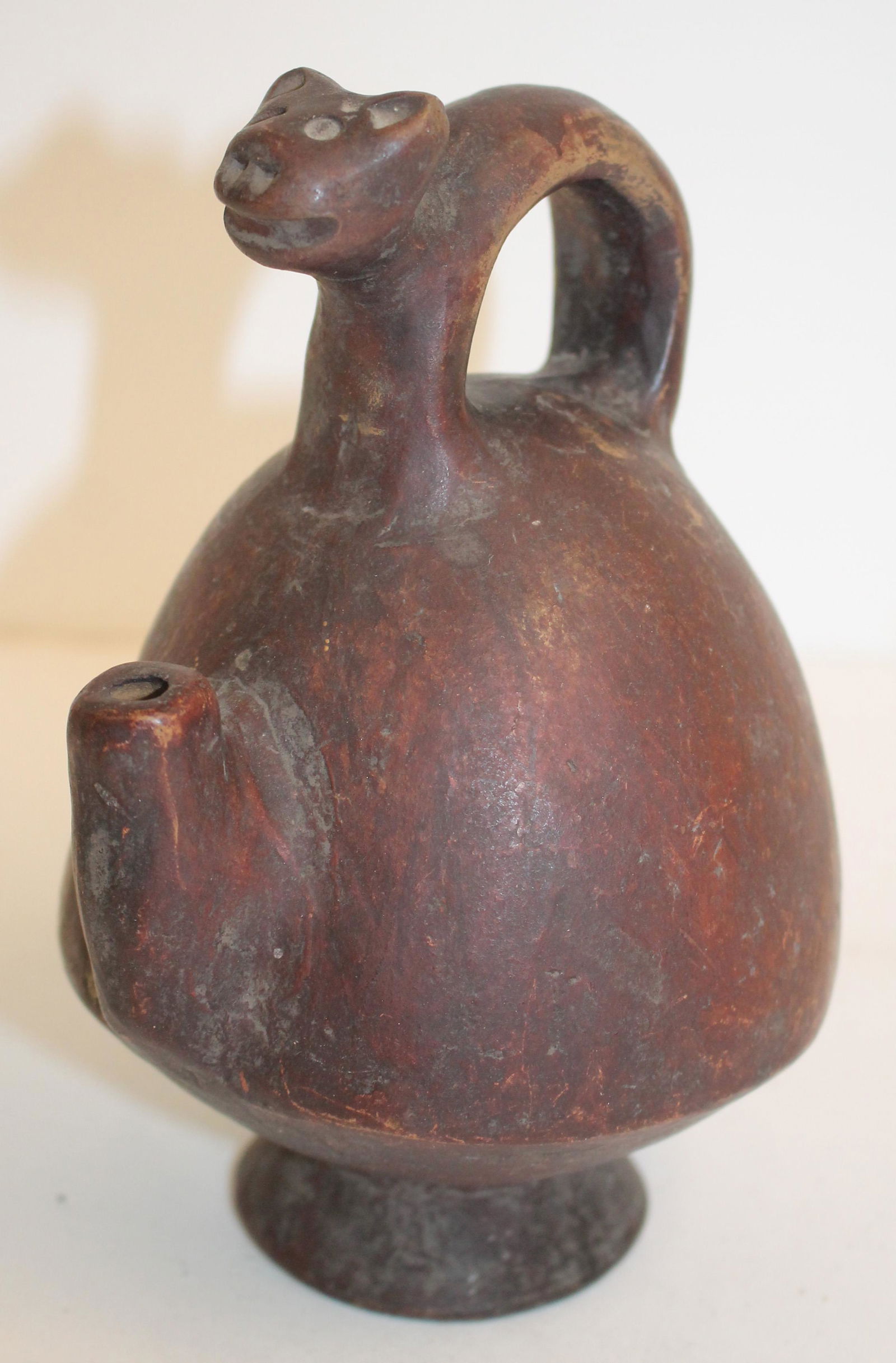 Huacos Pre Inca Peruvian vase/pitcher w cat on handle - 6" tall (1 of 5)