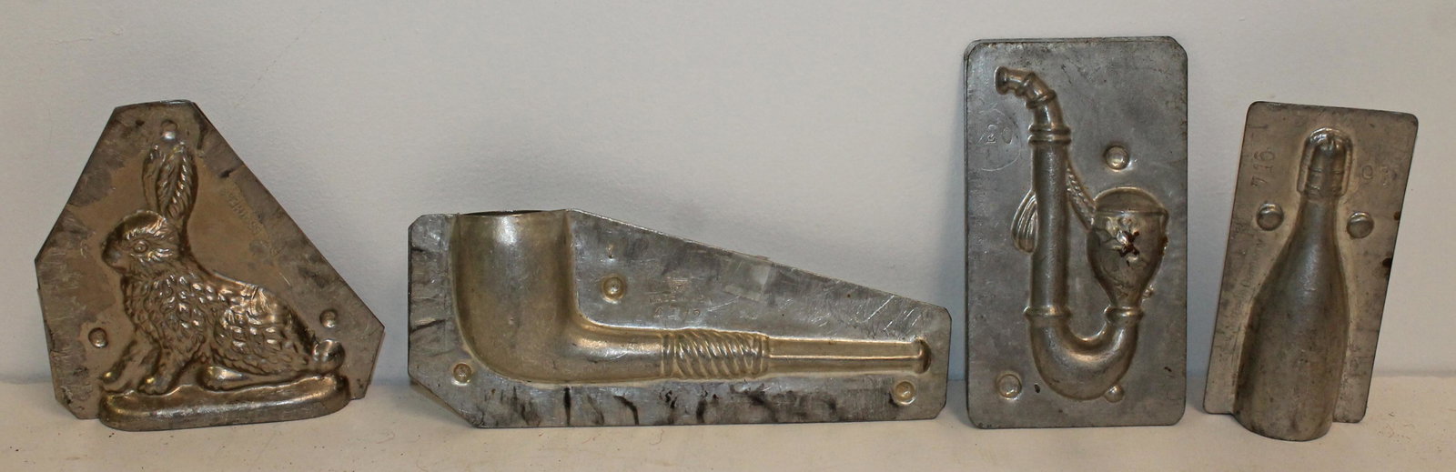 Lot of 4 tin molds incl Jaburg bros rabbit, 2 pipes & a bottle: Lot of 4 tin molds incl Jaburg bros rabbit, 2 pipes & a bottle