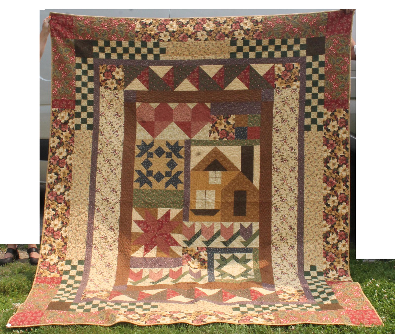 Beautiful vintage quilt w geometric, floral & heart design - made in Richmond, NH - (1 of 4)