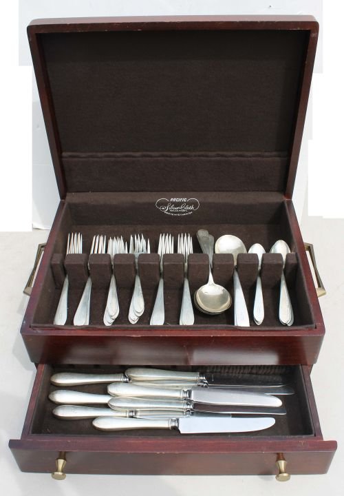 approx 39 pcs S. Kirk & Son sterling silver partia: approx 39 pcs S. Kirk & Son sterling silver partial flatware service in silverware box - weighs approx 41.73 ozt