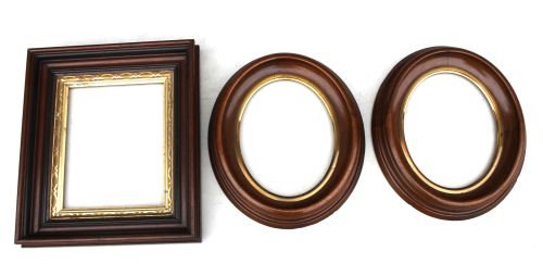 lot of 3 fine quality Vict walnut picture frames i: lot of 3 fine quality Vict walnut picture frames incl matched pr of ovals w 10"x8" openings & a rectangular w 10"x8" opening - all w orig gilt liners