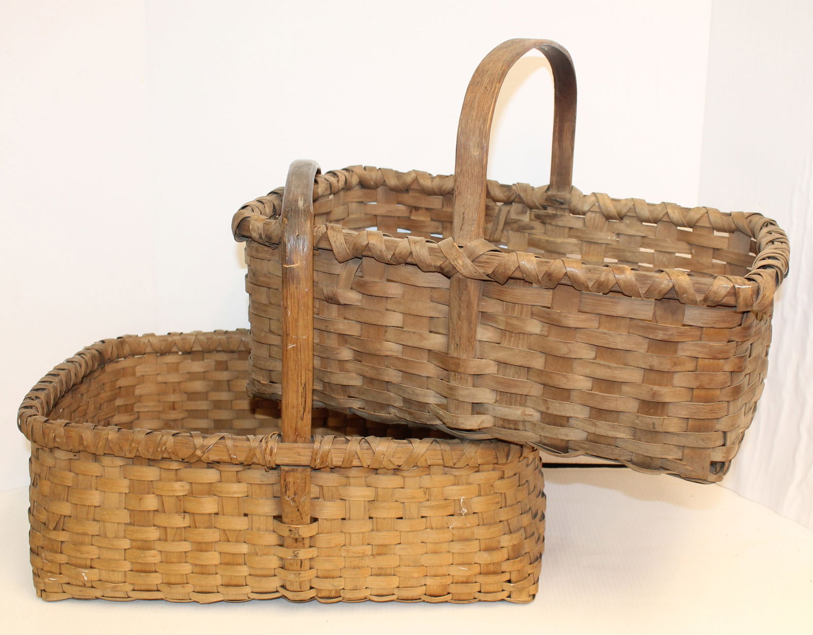 Lot of 2 fixed handled rectangular gathering baskets - 15" tall x 19 1/2" long & 12 1/2" tall x 18 (1 of 9)