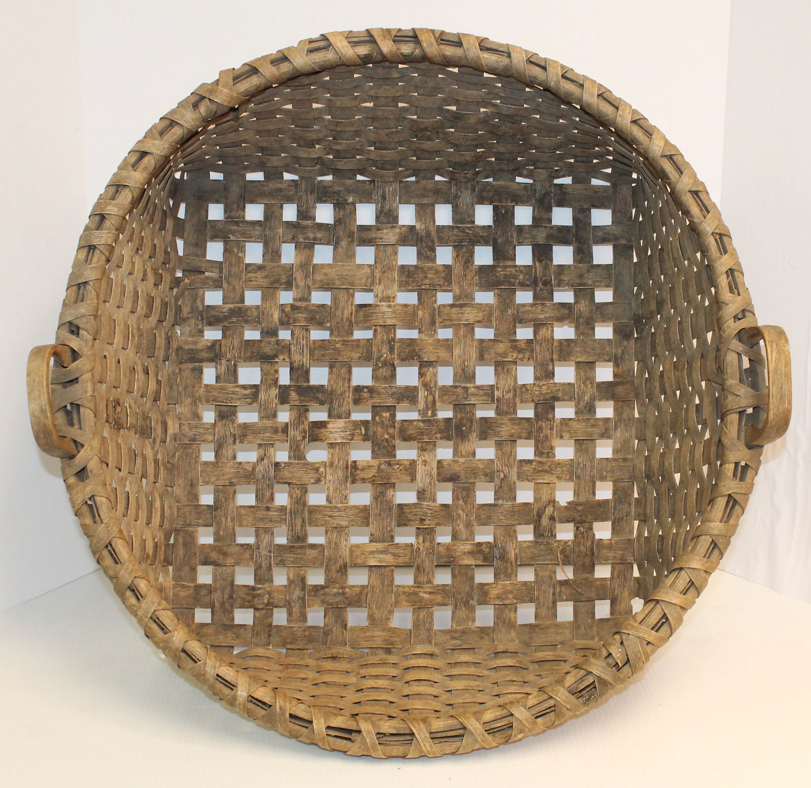 Antique large round shallow 2 handled gathering basket - 23 1/2" x 22 1/2" (1 of 6)