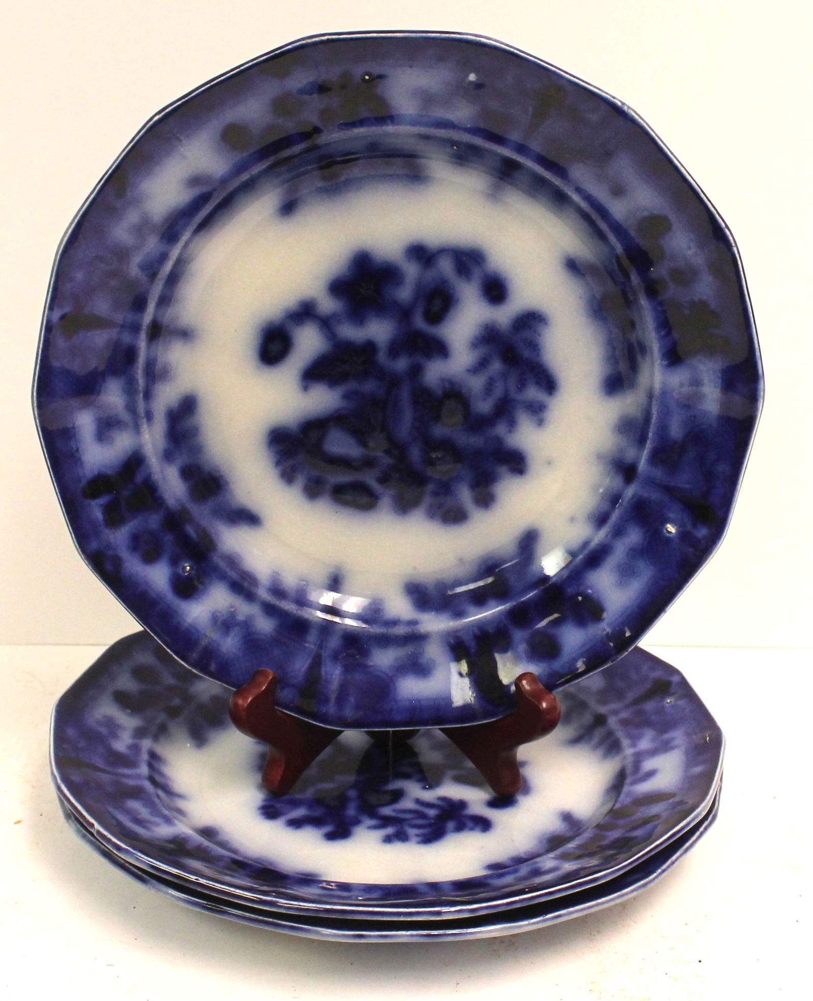 Set of 3 Flow Blue 9 1/2" plates - E. Challinor Shell pattern (1 of 5)