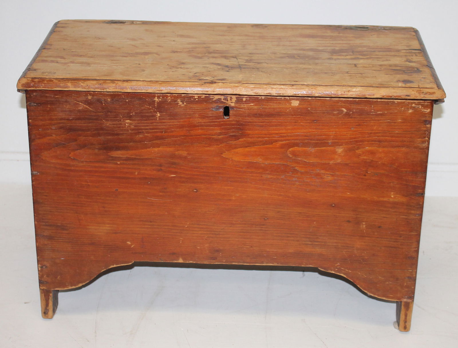 Antique child size blanket box w bootjack ends in old refinish - 17 1/4" tall x 25" wide x 13" deep (1 of 8)