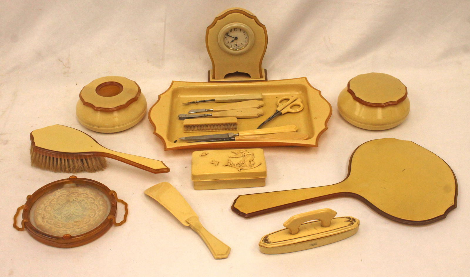 Vintage Art Deco celluloid dresser set w multiple pieces (1 of 13)