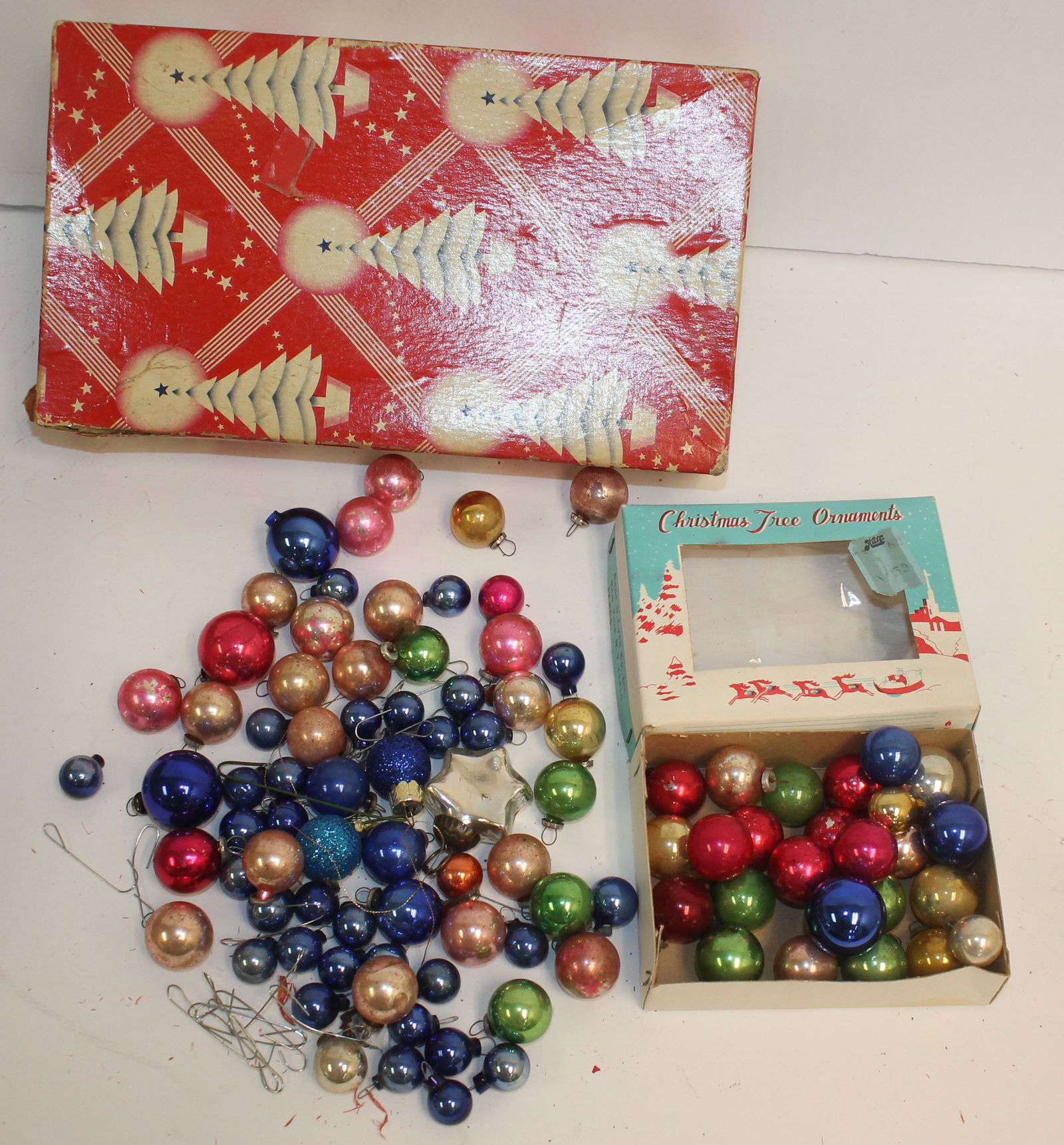 Lot of vintage glass feather tree Christmas ornaments (1 of 6)