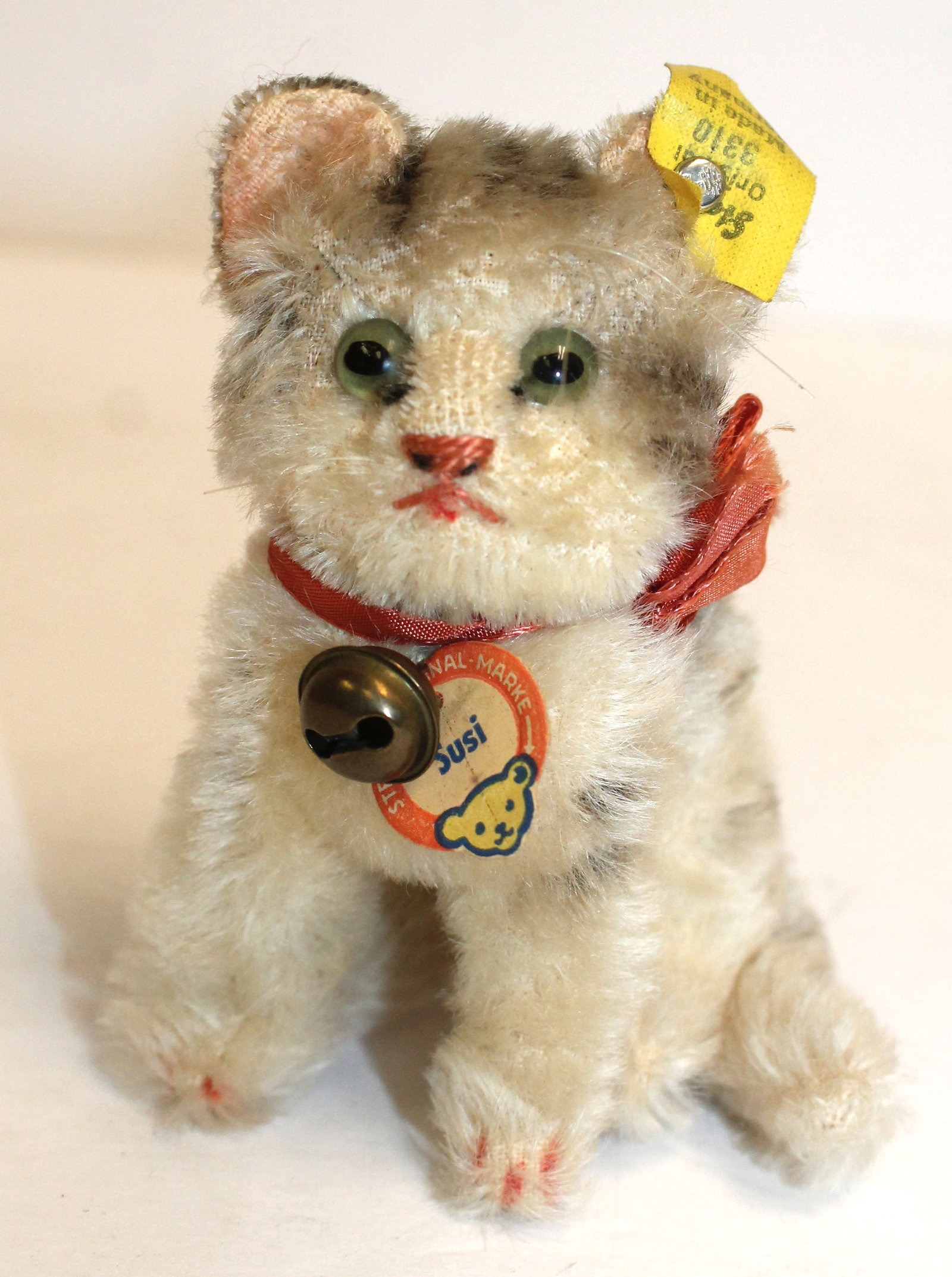 Steiff small kitten "Susi" w orig tag & button in ear - 4" tall: Steiff small kitten "Susi" w orig tag & button in ear - 4" tall